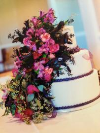 Let us create intricate floral designs for all your wedding needs! 